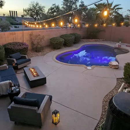 Hollyhock - Pet-Friendly 4Br Heated Pool & Near Golf Villa